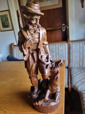 Holz Schnitzerei Jäger mit Wild