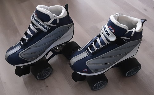 Blue star rollerskates - blue,