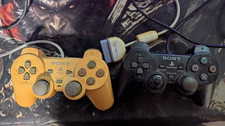 2x Sony PlayStation Controller
