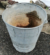 Alter Zinkeimer Blumenkübel