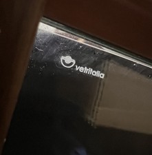 Hochwertige Ladeneinrichtung aus Holz & Glas – stilvoll, funktional & sofort. 