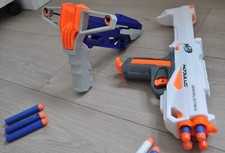 2 Stück Nerf: Barrelstrike Modulus & Slingstrike, von Hasbro, Darts, Pfeile
