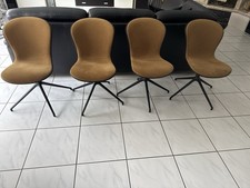 Drehbare Esszimmerstühle von BoConcept in der Farbe Senf
