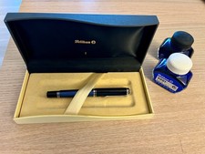 Pelikan Souverän M400 Kolbenfüller Füllhalter Schwarz-blau Feder M Goldfeder