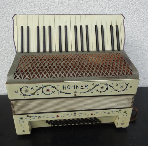 Altes akkordeon hohner - akkordeon,