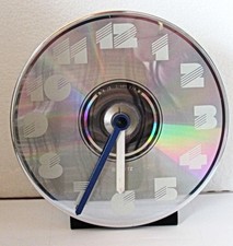Quarz Tischuhr im CD - Design