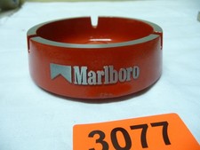 3077.     gebr.  Aschenbecher