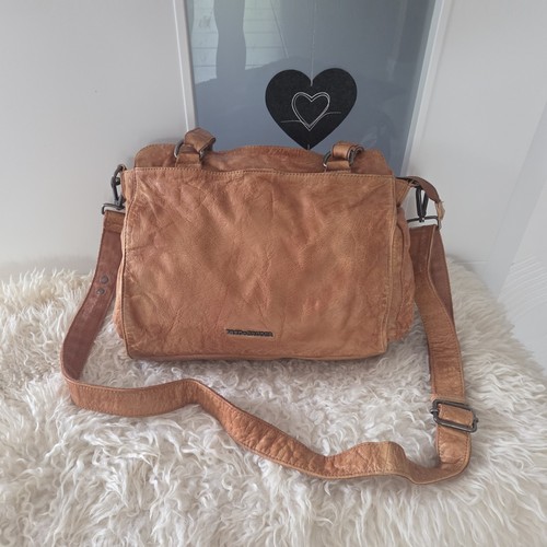 Neue handtasche von - von, "