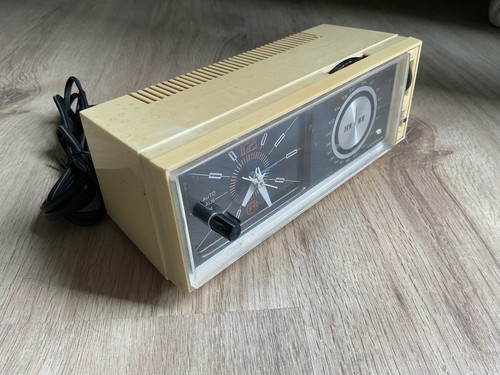 Universum radiowecker uhr - universum,