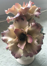 Kunsthandwerk, Deko, Capodimonte Blumen aus Porzellan, Neapel