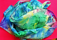Großes Seidentuch_Batik_Grün Blau Rosa Gelb_handrolliert_100% Seide_ ca 84 x 88_