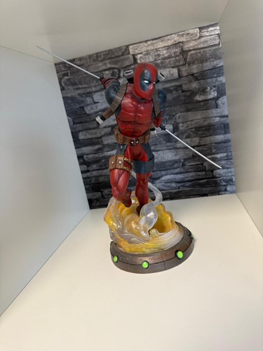 Marvel gallery deadpool pvc - marvel,