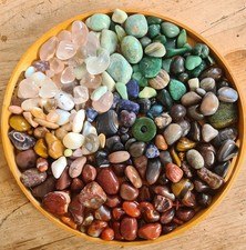 Sammlung Trommelsteine, verschiedene Größen und Formen