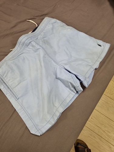 Hellblaue badehose der marke - hellblaue,