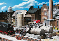 Faller 120157 - Dieselverteiler mit Silos und Stationstanks. Spur H0 