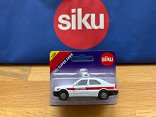 Siku 1339 Notarztwagen Mercedes C 220 mit Verkehrszeichen OVP