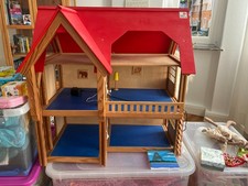 Puppenhaus aus Holz von SELECTA