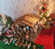 Große Vintage Weihnachtskrippe mit 11 Figuren der Marke S.H. Schmidt & Heckner