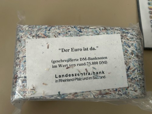 Geschredderte banknoten 75 - geschredderte, dm