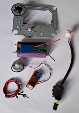 3 Kleinmotoren, Akku, Schalter mit Kabel und Zubehör. Alles ist gebraucht.