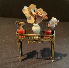 Antike Blumen Bank mit Blumen