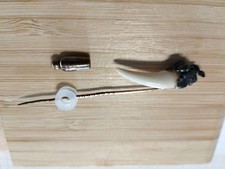 Anstecknadel fangzahn jagd - anstecknadel,