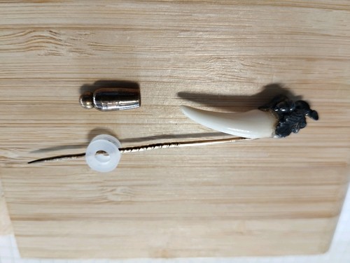 Anstecknadel fangzahn jagd - fangzahn,