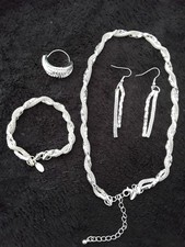 LBVYR 4-teiliges Set silberfarbend signiert 