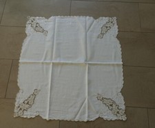 Couchtischdecke 80x80 cm mit sehr schöner Stickerei aus Madeira