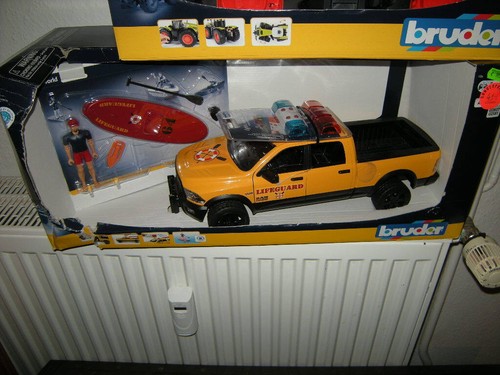 Bruder dodge ram - 1:16,
