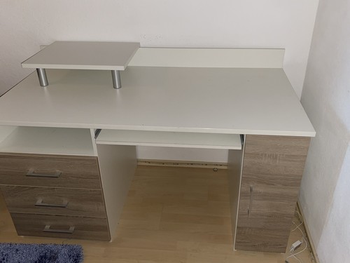 Schreibtisch