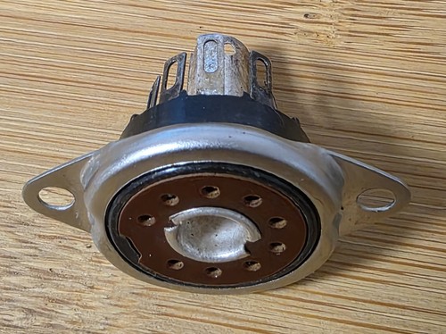 Röhrensockel noval pol - 9,