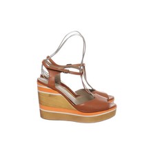 Lara Manni, Keilschuhe
