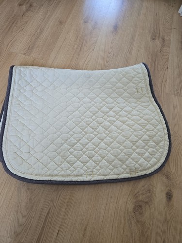 Weiße dressurschabracke der - dressurschabracke,