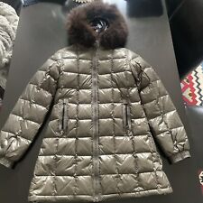 Damen Daunenmantel mit echtem Pelz.