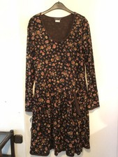 Hübsches Blumenkleid von