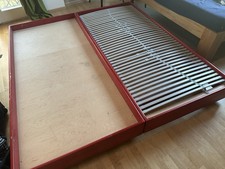 Zwei Design-Bettgestelle