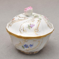Meissen Streublümchen Deckeldose / Schmuckdose, Barocke Form Zuckerdose