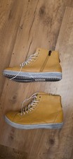 *Neu*  Boots