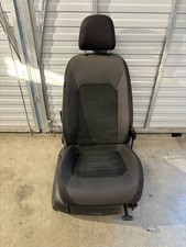 VW Golf Sportsvan vorne links