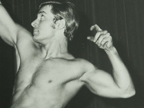 Bodybuilder muscle pose - bodybuilder,