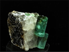 Smaragd Kristall-Paar auf