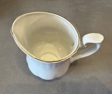 1x Milchkännchen weiß mit Goldrand - Porzellan