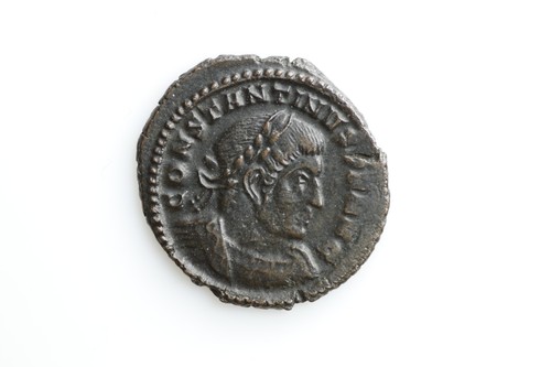 Constantinus soli invicto - -,