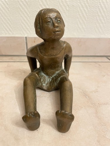 Bronze figur sitzender junge - figur,