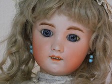 entzückende Porzellankopf -