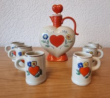 Hübsches,süßes, kleines Likör- Schnapsset mit Herzen, Flasche mit 6 Bechern