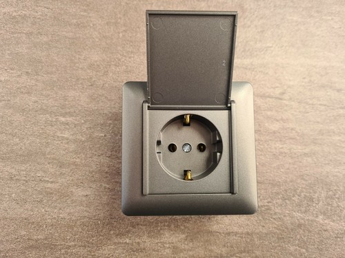 Steckdose mit klappdeckel und - mit,