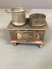 Kleiner antiker Puppenstuben