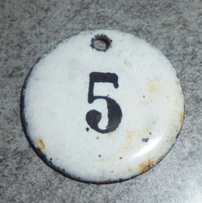 KLEINES NUMMERENNZEICHEN NR. 5